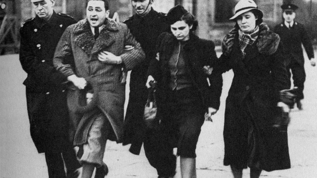 Jewish_refugees_at_Croydon_airport_1939