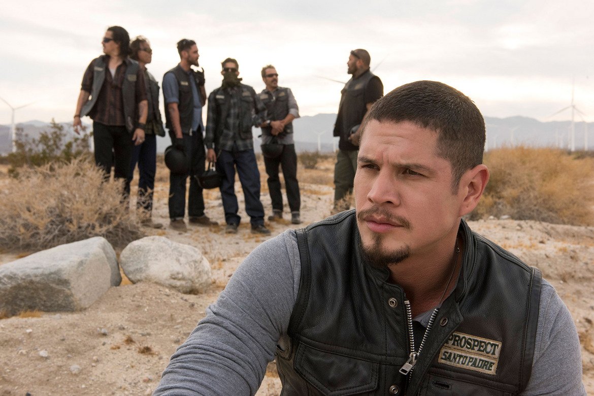 
Mayans M.C. 


Добре дошли отново в света на "Sons of Anarchy". На мястото на Джак Телър в сериала се появява Езекиел "И Зи" Рейес - бивш отличник в Станфорд, който попада в затвора, а когато излиза на свобода, решава да стане член на рокерска банда. Новият сериал се очаква да излезе на 4 септември. 
