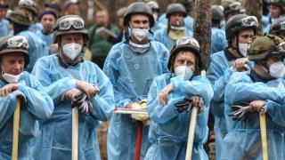 При част от телата са открити следи от насилствена смърт и мъчения