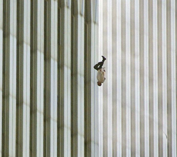11 септември 2001 г. Някои предпочитат да не чакат смъртта си в горящите кули-близнаци.