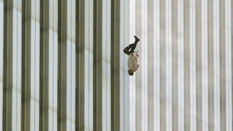 11 септември 2001 г. Някои предпочитат да не чакат смъртта си в горящите кули-близнаци.