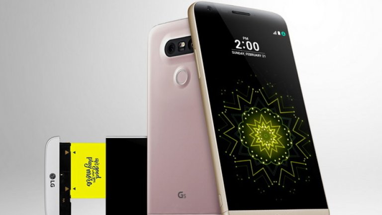4. LG G5
+ Перфектна производителност
+ Удобна широкоъгълна камера
- Противоречив дизайн
- Батерията можеше да е по-добра
LG се завърна, при това с иновативен хит. Този телефон е създаден, за да бъде разглобяван и модифициран, включително да заменяте батерията му с нова. 
Това само по себе си е прекрасно - доколкото все по-малко устройства позволяват на потребителите да ги променят по свой избор. Още по-добре е, че можете да добавяте на телефона самостоятелни модули, които подобряват звука, живота на батерията и т.н. 
Не са безупречни, но все пак G5 е поредният интересен телефон на LG, които се старят да бъдат алтернативата на пазара на мобилни устройства.