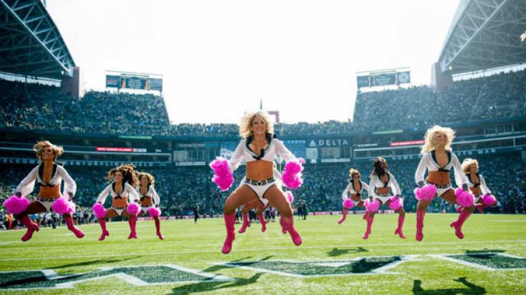 Може би те ще сгреят ледения Супербоул? Ако Сиатъл стигне до финала, Морските момичета ще покажат какво умеят (и как изглеждат не е малко) на феновете в Ню Джърси.