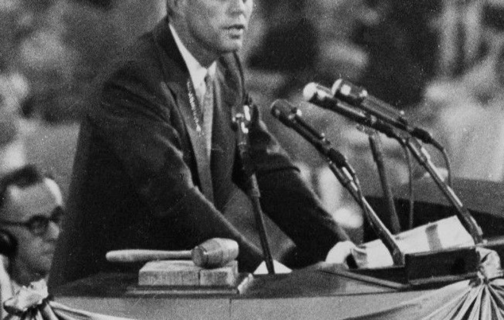 John_F._Kennedy_nominates_Adlai_Stevenson_1956_(cropped)