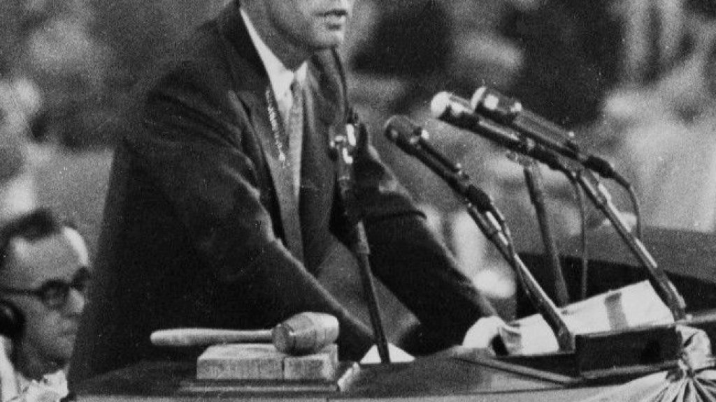 John_F._Kennedy_nominates_Adlai_Stevenson_1956_(cropped)