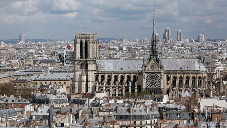Само няколко дни след пожара в 800-годишната катедрала "Нотр Дам" в Париж, светът успя да събере над 1 млрд. евро, за да подпомогне реконструкцията й. Едва ли може да се очаква, че новопостроен небостъргач би провокирал същата реакция на съпричастност.

