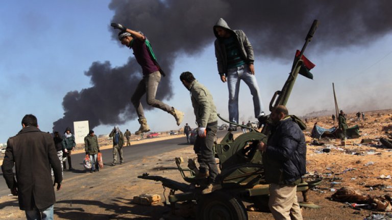 В Бенгази се водят въоръжени сблъсъци между правителствената армия и ислямистки групировки
