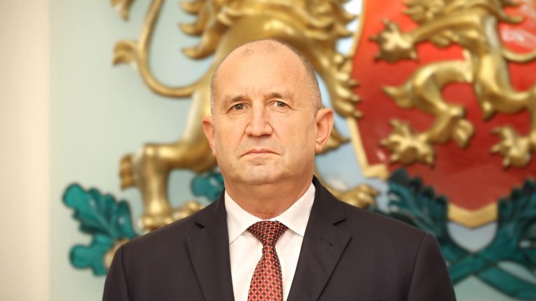 Държавният глава подчерта, че само партия, която той сам основе, ще е негова партия