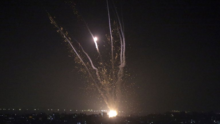 В сряда представители на групировката "Палестински ислямски джихад" в Газа са изстреляли над 460 ракети по Израел. Израелската армия от своя страна е поразила над 130 военни цели.