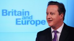 Консерваторът Дейвид Камерън иска да се самообяви за първия премиер, спечелил войната с порното в интернет