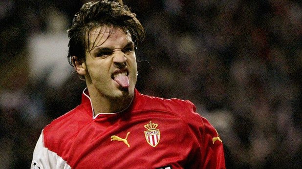 Фернандо Мориентес
От Реал в Монако
Преди началото на сезон 2003-2004 Мориентес се оказа излишен Реал и беше даден под наем в Монако – там нападателят вкара 28 гола в 42 мача, а Монако записа невероятно представяне. Мориентес стана голмайстор №1 на Шампионската лига с 9 попадения, а Монако стигна до финала на турнира, като на полуфиналите отстрани Реал, а Мориентес вкара и в двата мача на бившия си клуб.