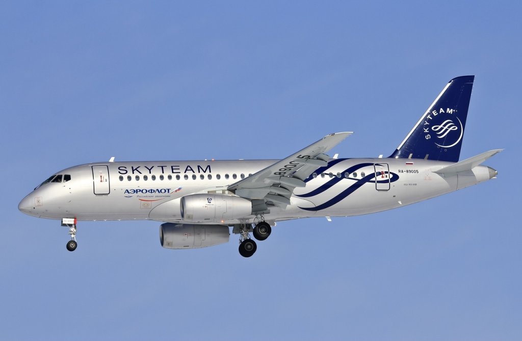 Sukhoi_Superjet_100-95_(RA-89005)