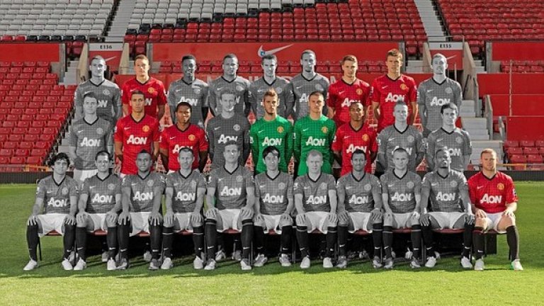 През сезон 2012/13 бе последната шампионска титла на Манчестър Юнайтед във Висшата лига. Това бе отборът тогава. Две години по-късно, само девет от футболистите, спечелили титлата, са все още в отбора. Вижте идеалния отбор на напусналите „Олд Трафорд“ (само) това лято и как би изглеждал един мач между тях и титулярите на Ван Гаал за сезон 2015/16...