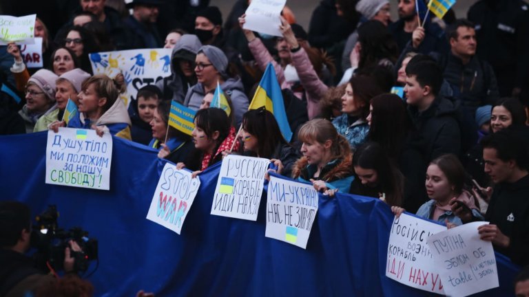 Хиляди излязоха в София на протест срещу руската агресия в Украйна
