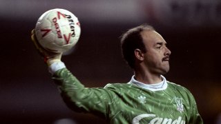 Никоя трудност, преживяна от Гробелар във футбола, не може да се сравни с ужаса от войната. Той признава, че все още има кошмари от военните действия през 70-те