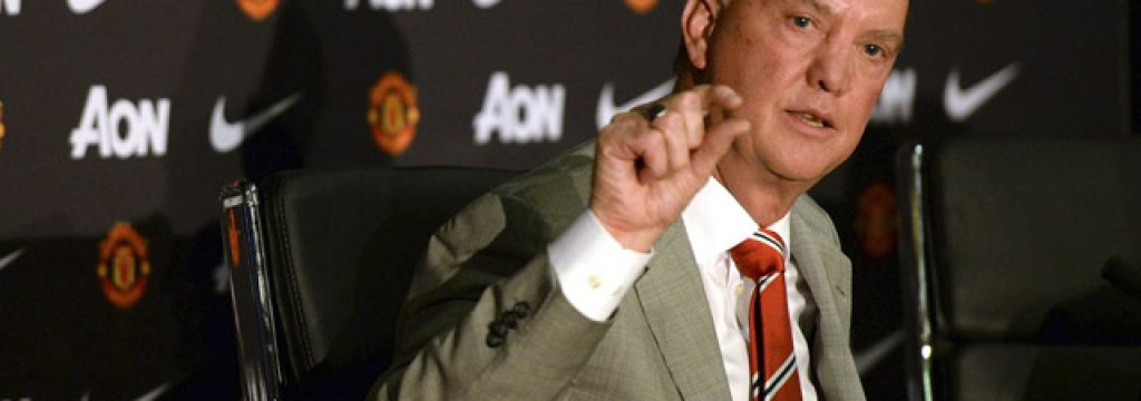 louis-van-gaal-press-conference-fingers