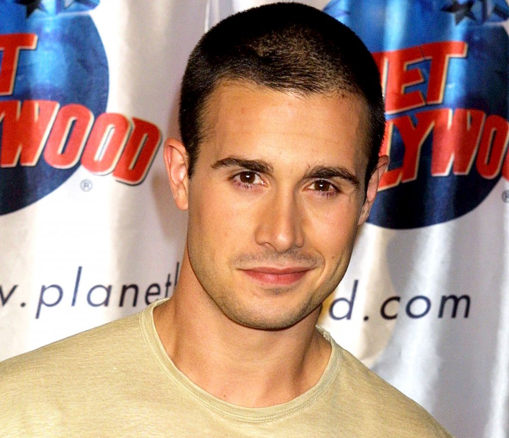 Фреди Принц-младши
Той все още знае какво сте правили през лятото на 1997 г. Фреди стопли уплашените сърца на тийнейджърките, гледали го в "Знам какво направи миналото лято" и продължението му от 1998 г. "Все още знам какво направи миналото лято" (защо не видяхме "Не мога да забравя какво направи миналото лято" и "Винаги ще знам какво направи миналото лято"? Този въпрос не ни дава мира). Затвърди се като любимец с "Тя е върхът".