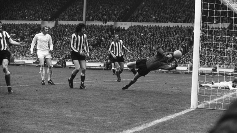 Един от най-известните мигове в историята на ФА Къп - Джон Монтгомъри прави невероятно спасяване срещу Лийдс през 1973 г.