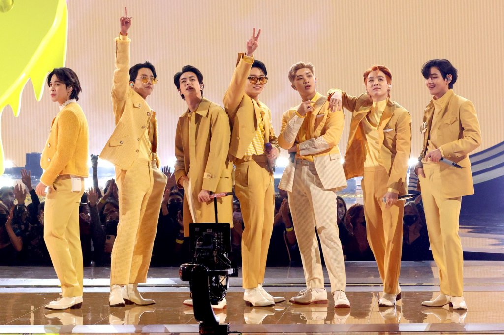 За популярността на групата говори фактът, че BTS е първата K-pop банда, която получава свои собствени емоджита в социалната мрежа Twitter.