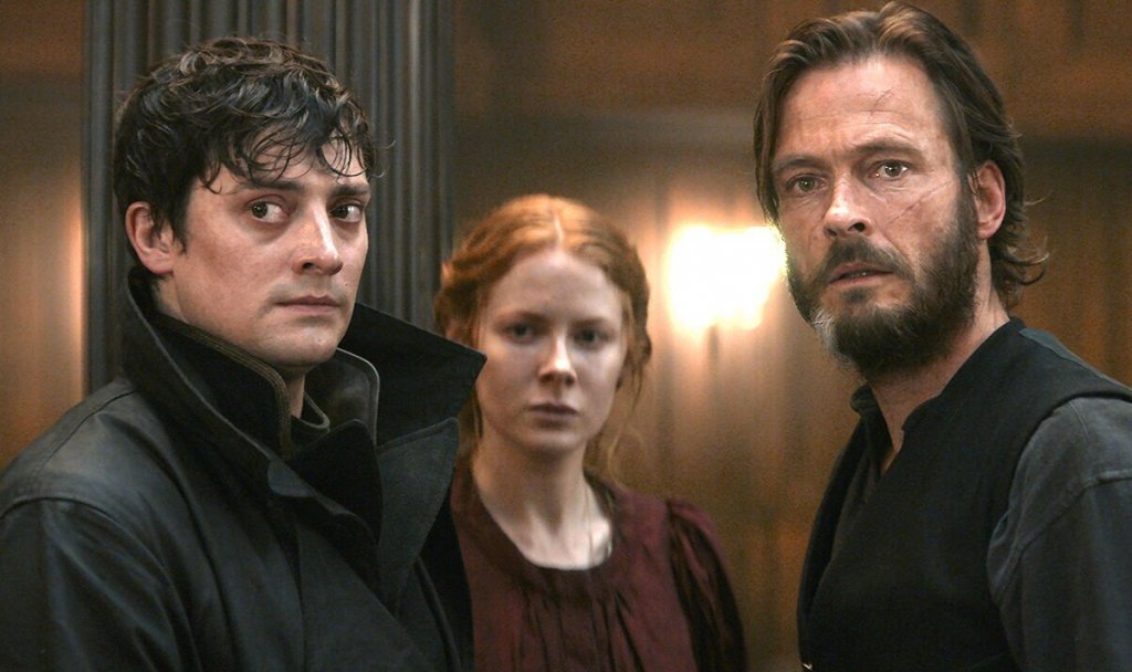 1899
Всичко звучеше чудесно - нов сериал от създателите на немския хит Dark, заплитаща се пред очите ни мистерия, разнообразни персонажи. И тъкмо когато разкритието дойде - повдигайки още много въпроси - стана ясно, че няма да видим повече от 1899.
Първият сезон се появи преди малко повече от година, но в началото на 2023 г. Netflix дръпна шалтера на сериала. Нищо - ако ви се гледа добре написана мистерия и нямате против финал, който затваря един сюжет, но отваря друг, все още може да пробвате 1899.