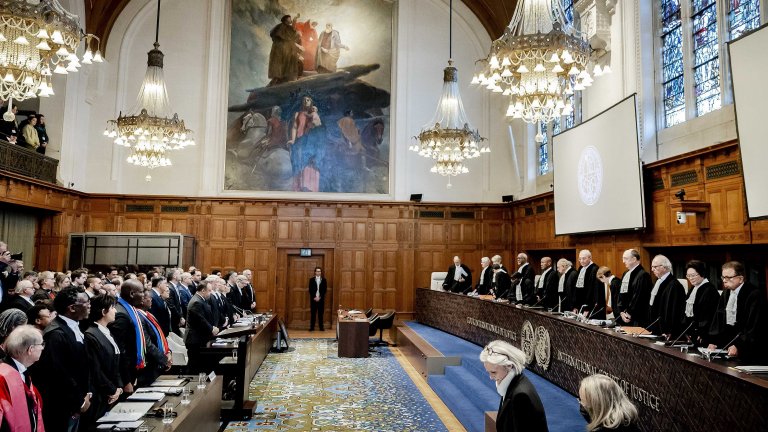 Първото заседание в Хага