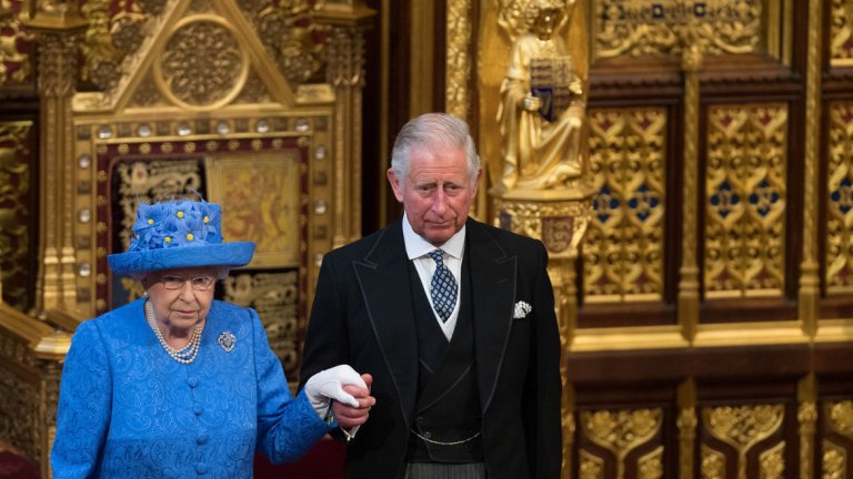 "Браво, Бети", или защо костюмът на кралицата се оказа по-важен от речта й