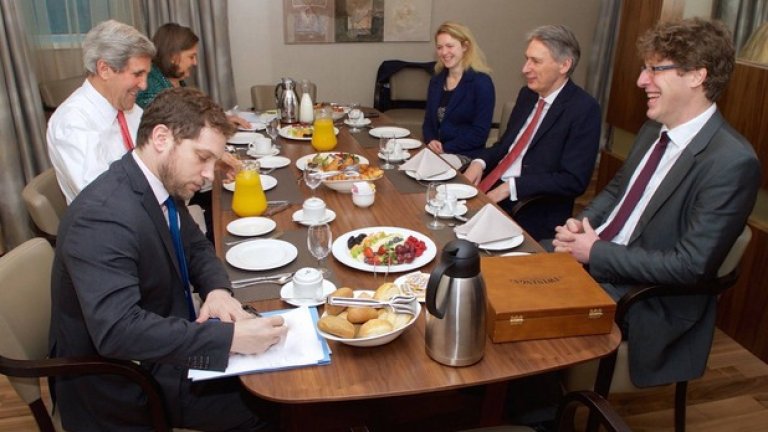 Джон Кери се засече в София с външния министър на Великобритания Филип Хамънд.