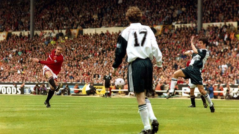 Канто пропусна началото на сезон 1995-96 заради кунг-фу удара срещу фена на Кристъл Палас, но се завърна в невероятна форма. Французинът помогна много за титлата, за която претендираше и Нюкасъл и отбеляза победния гол срещу Ливърпул за ФА къп. Тогава топката рикошира леко в Йън Ръш и това се оказа последния му допир с кълбото с екипа на мърсисайдци