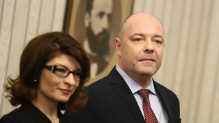 В целия този гамбит с кандидата за премиер на първата политическа сила има едно сигурно нещо - че той ще се провали