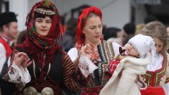 Бабите са били първата опора на родилките при и малко след раждането