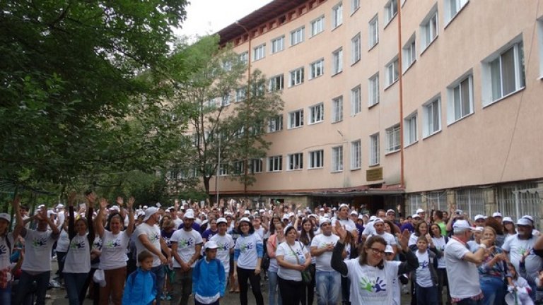 700 служители на Telus участваха в ремонтирането на училището за деца с увреден слух в София. 