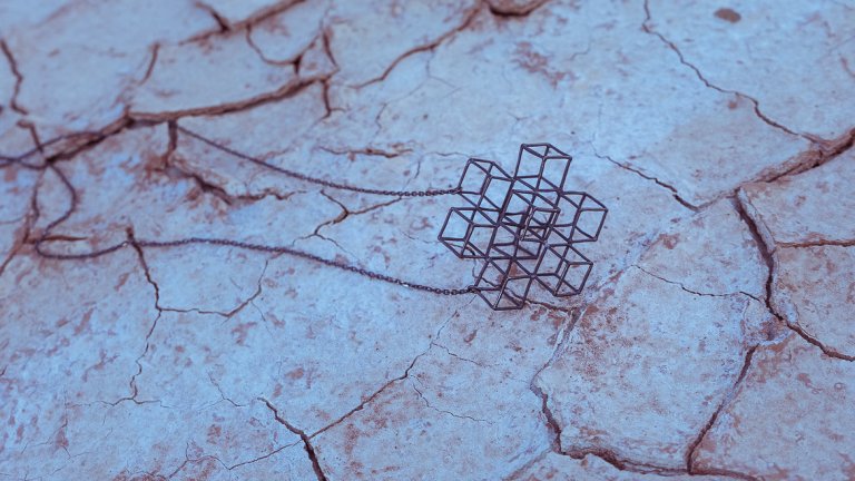 Изложбата Shapes of Sand - морски полъх в градска среда