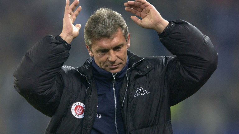 Нещо средно между Чичо Митко и Вили Вуцов и любимец на квартала на "червените фенери"