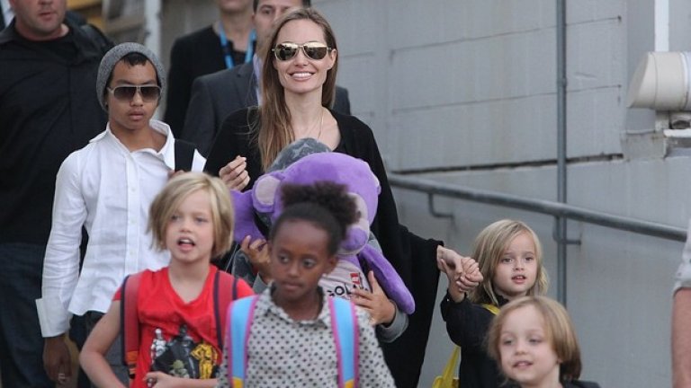 Анджелина никога не е криела, че приема майчинството като свое призвание и винаги е изглеждала повече от щастлива в компанията на шестте си деца.