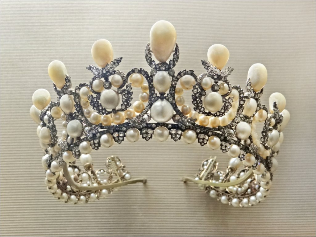 Diadème_de_limpératrice_Eugénie_(musée_du_Louvre)_(7166066743)