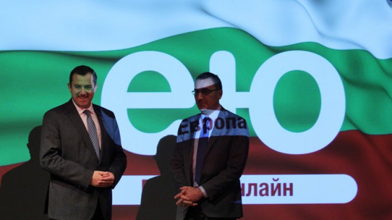През далечната 2008 г. в една далечна галактика Европейската комисия възложила на EURid да създаде домейн на кирилица.

И на седмата година Господ каза: Нека бъде .ЕЮ!
