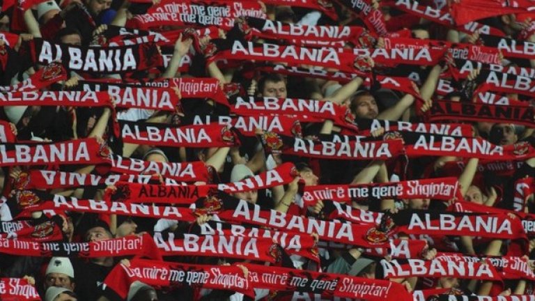 Албанските фенове от цяла Европа отсега се стягат за щурм на френските стадиони догодина. 