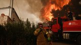 Над 170 пожарникари и 4 хеликоптера се борят със стихията