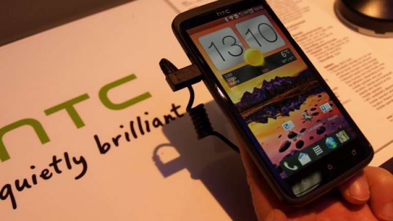 HTC One X - флагманът в тъмно, графитено сиво.