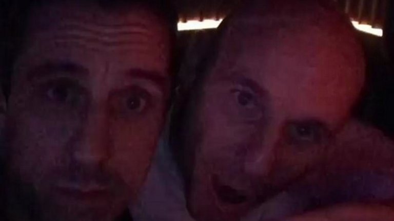 Клас`92 отпразнува развода на Гигс. Големият Невил прекали