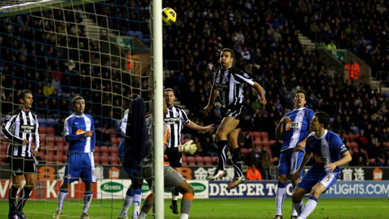 Стивън Тейлър (Нюкасъл).
Ексцентрикът, местно момче и един от привържениците на терена. Класика. Тейлър (извисил се да вкара с глава на снимката) е стълб в защитата, прави елементарни грешки, но е готов да слага главата си пред топката, за да не е тя във вратата на Нюкасъл. В клуба е цялата си кариера - вече 12 години.