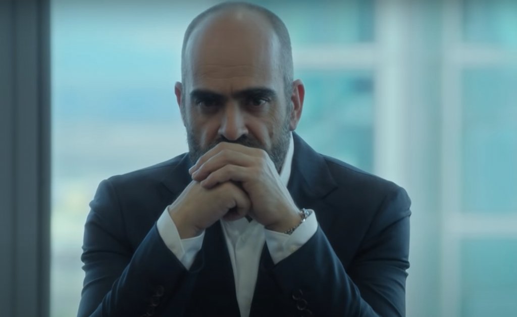 The Minions of Midas
Кога: 13 ноември
Къде: Netflix
Поредният испаноезичен сериал на Netflix е вдъхновен от разказ на Джек Лондон, но действието е пренесено в Мадрид в наши дни. Виктор Хеновез е влиятелен издател, който е поставен пред тежък избор - или ще плати голяма сума пари, или т.нар. последователи на Мидас ще убият случаен човек. Нещо повече, докато мистериозната организация не постигне целите си, жертвите ще се трупат, а Виктор ще трябва да прецени отговорността за колко отнети животи може да понесе съвестта му.