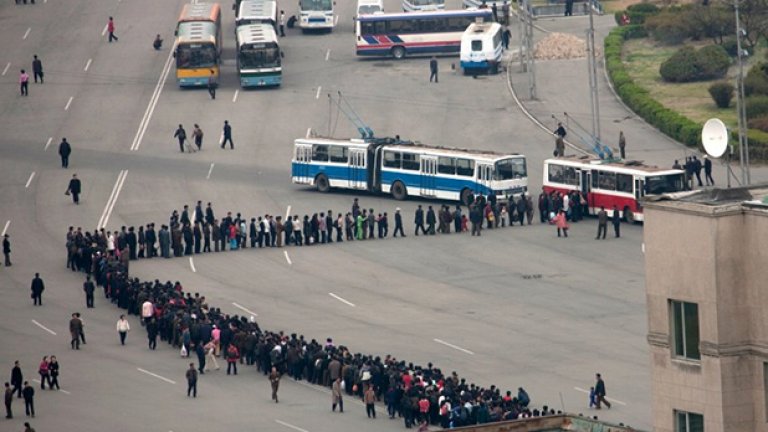 Северна Корея: Когато маските паднат