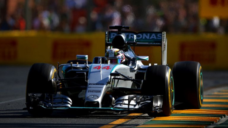 Хамилтън е на върха във Формула 1 с тима на Mercedes