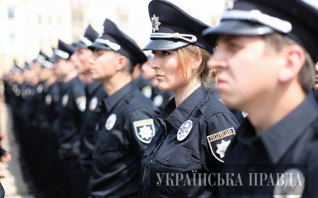 Това не е \\\\\\\"Полицейска академия\\\\\\\", а служители на реда в Украйна
