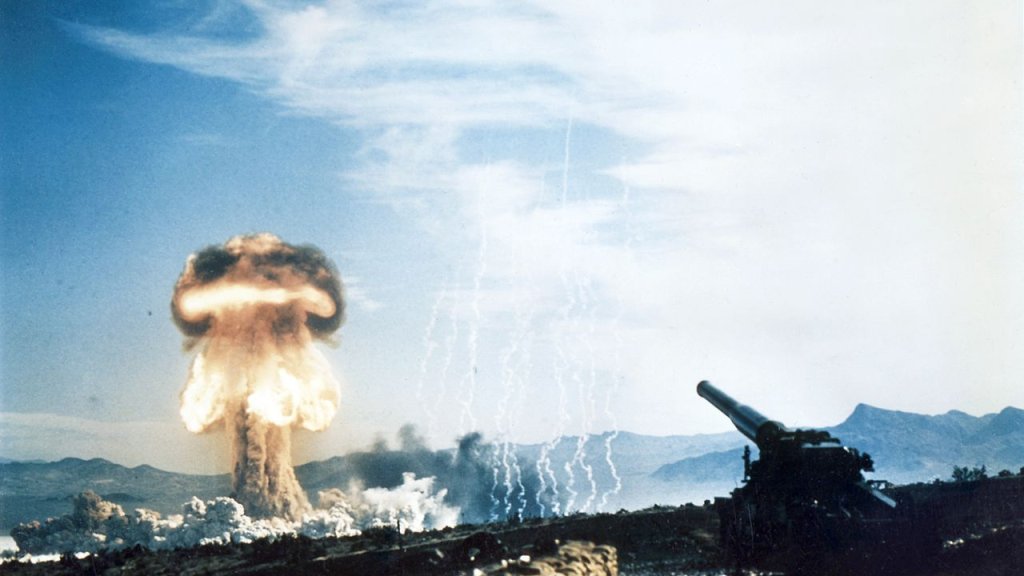 1280px-Nuclear_artillery_test_Grable_Event_-_Part_of_Operation_Upshot-Knothole