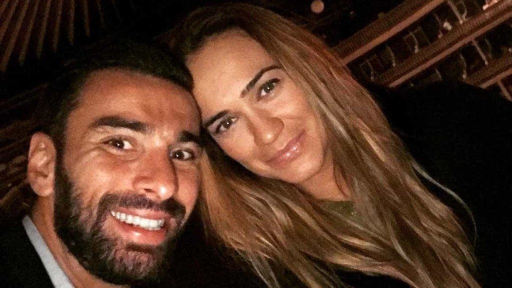 Каквото се случва в спалнята, си остава там: За тези футболни съпруги това не важи