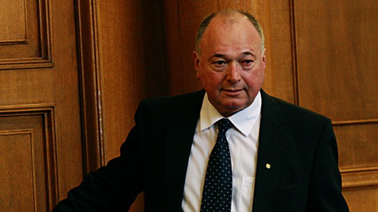 Глупаците, които се назначават, стават все по-нетърпими