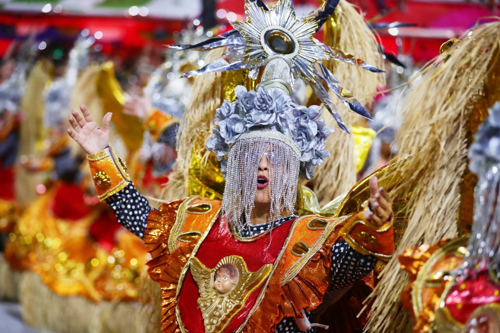 Самба по време на бедствие: Карнавалът в Рио в снимки