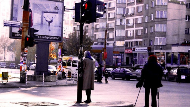 Ако казваш за себе си например, че си умен, че си способен или че си заслужил, подозрителното българско обкръжение веднага ще ти начука канчето, като ревне "тоя па за къв се мисли"...